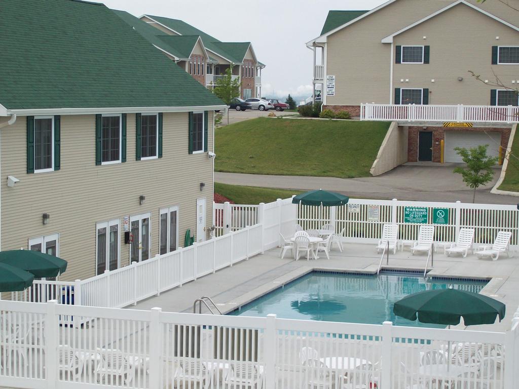 Hawks Ridge Apartments LLC Beloit WI 53511 6083131000